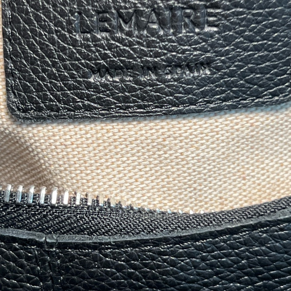 Up For sale a beautiful LEMAIRE Women’s Fortune Crossiant Bag in black